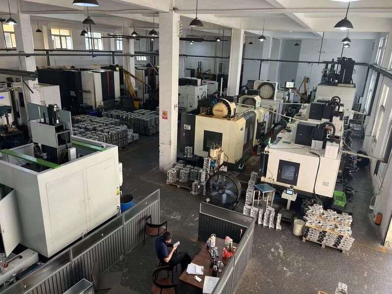 Yimi (Guangzhou) Automotive Parts Co, Ltd productielijn van de fabrikant