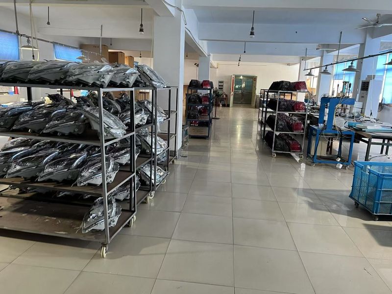 Yimi (Guangzhou) Automotive Parts Co, Ltd productielijn van de fabrikant